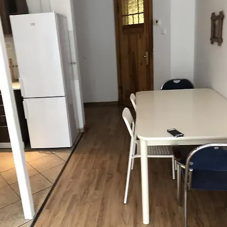 Apartment 4 Bedroom *